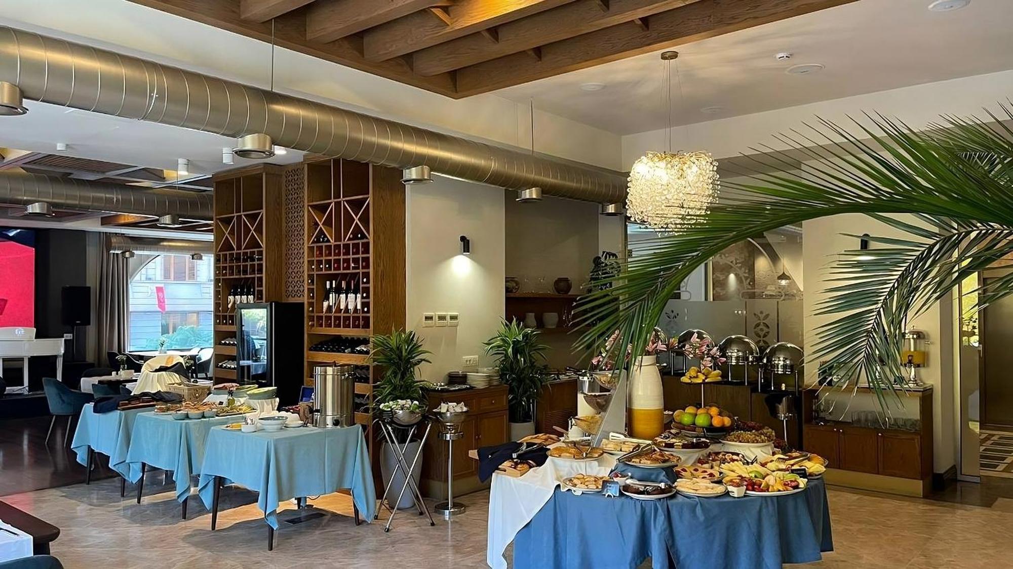National By Stellar Hotels, יירבאן מראה חיצוני תמונה The interior of the restaurant